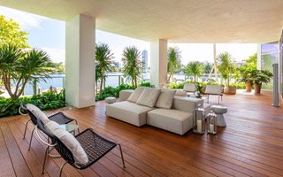 10 2019110407 RitzCarlton 014 1 2 Here's something you probably don't know: Darin Tansey doesn't just sell The Ritz-Carlton Residences Miami Beach—he actually lives there.