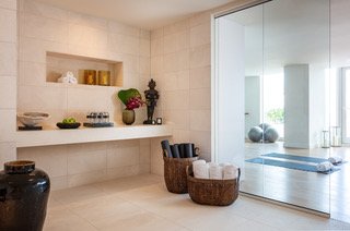 2019110407 RitzCarlton 037 Here's something you probably don't know: Darin Tansey doesn't just sell The Ritz-Carlton Residences Miami Beach—he actually lives there.